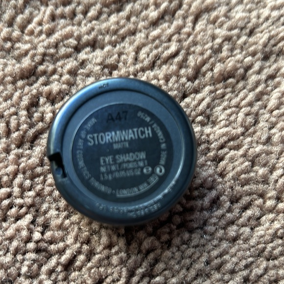 MAC eyeshadow - Picture 2 of 4